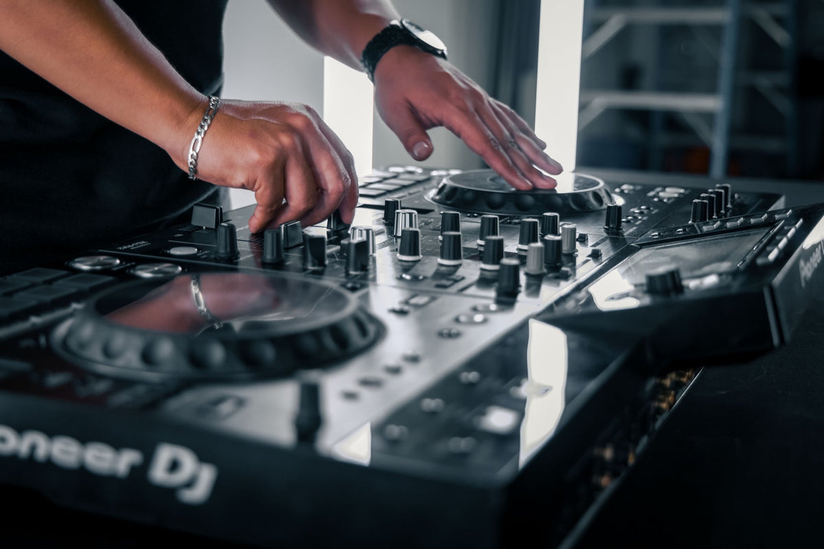 Paquetes con DJ